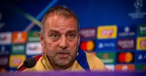 فليك غاضب قبل المواجهة الحاسمة.. إصابة نجم تُربك حسابات برشلونة