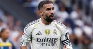 كارفاخال يُشهر الإنذار داخل غرفة ملابس ريال مدريد.. شاب جديد تحت الضغط قبل الميركاتو!