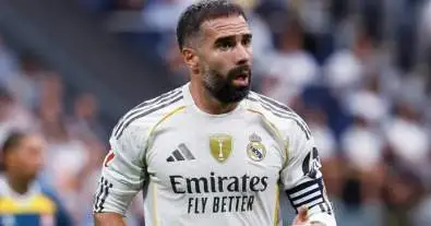 كارفاخال يُشهر الإنذار داخل غرفة ملابس ريال مدريد.. شاب جديد تحت الضغط قبل الميركاتو!