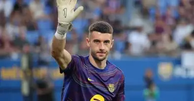 خوان غارسيا يشكك في أداء نجم برشلونة ويثير القلق في غرفة الملابس!