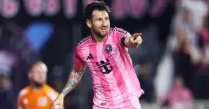 ميسي يتدخل شخصيًا ويقود صفقة نارية لبرشلونة.. بطل العالم يقترب من كامب نو