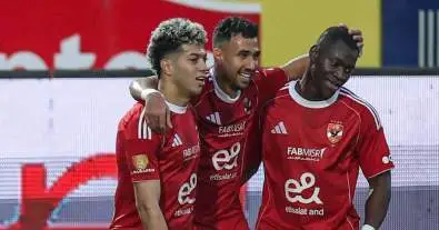 مفاجآت نارية داخل الأهلي: لاعب يرفض بيراميدز ويشترط القميص الأحمر.. عرض أوروبي يُربك نجم الوسط وصفقة عربية تقترب من الحسم!