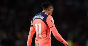 رافينيا يفجّر مفاجأة مدوية داخل برشلونة ويُسقط صفقة نارية في اللحظات الأخيرة!