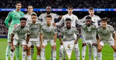 ريال مدريد يتخطي عقبة بنفيكا بثنائية نارية.. وإشادة خاصة من أربيلوا بنجم اللقاء رغم تجاهل يويفا