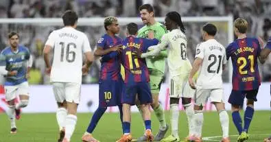 ريال مدريد يقتنص صفقة كبرى من برشلونة… خطوة مفاجئة تهز الأكاديمية الملكية!