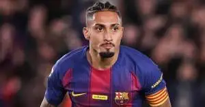 صدام داخل برشلونة.. رافينيا يطالب بمعاقبة من لا يلتزم بالضغط الدفاعي والقرار النهائي بيد هانسي فليك