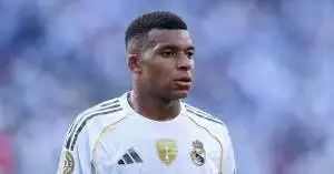 صدمة داخل ريال مدريد… مبابي يتدخل لإنقاذ زميله بعد قرار فني مفاجئ ومدرب جديد يلوح في الأفق!