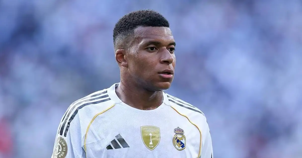صدمة داخل ريال مدريد… مبابي يتدخل لإنقاذ زميله بعد قرار فني مفاجئ ومدرب جديد يلوح في الأفق!