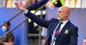 صدمة في برشلونة قبل كأس العالم… دي لا فوينتي يرفض ضم أحد أفضل لاعبي الموسم!