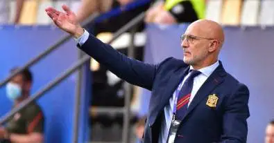 صدمة في برشلونة قبل كأس العالم… دي لا فوينتي يرفض ضم أحد أفضل لاعبي الموسم!