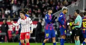 زلزال تحكيمي يهز الليجا بعد سقوط برشلونة أمام جيرونا… قرار عاجل يشعل الغضب ويقلب الموازين!