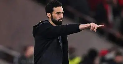 أزمة دفاعية تضرب ريال مدريد.. أربيلوا يقرر الإطاحة بثنائي أساسي بعد صدمة أوساسونا!