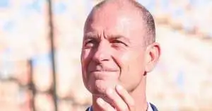 اجتماع طارئ في الأهلي.. إقالة توروب تقترب وعودة اسم صادم لإنقاذ الموسم!