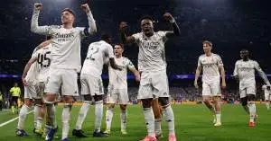 انقسام مشتعل في غرفة ملابس ريال مدريد.. صراع مفتوح بين النجوم حول المدرب القادم!