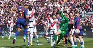 بعد الفوز الصعب على رايو فاليكانو.. فليك يشيد بنجم برشلونة الذي أنقذ الفريق من السقوط!