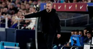 برشلونة على أعتاب أول صفقة بيع ضخمة هذا الصيف… وهانسي فليك يُحدث صدمة كبيرة برحيل أحد أفضل نجوم الفريق!