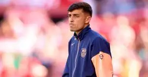 بيدري يقلب غرفة ملابس برشلونة رأسًا على عقب ويضغط على هانسي فليك لتثبيت نجم الفريق في التشكيلة الأساسية!