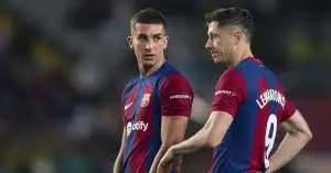 فليك يحسم خياره بين ليفاندوفسكي وفيران توريس وقرار ناري يهز هجوم برشلونة!