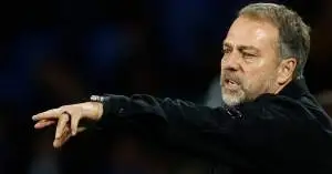 هانسي فليك يفقد ثقته في ثنائي برشلونة بعد مباراة إشبيلية.. مفاجأة تهز هجوم الفريق!