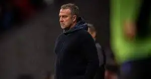 هانسي فليك يصر على إبقاء أحد نجوم برشلونة رغم عروض مغرية من السعودية!