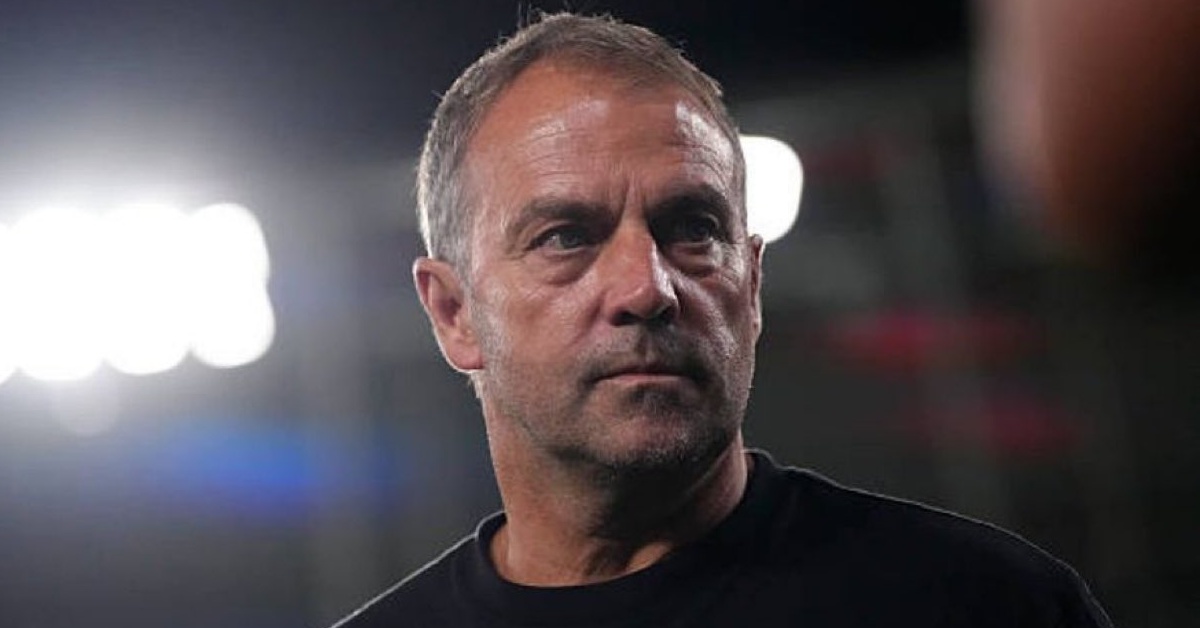 هانسي فليك يوجّه صدمة مدوية لبرشلونة.. مستقبل نجم الفريق على المحك!