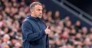 هانسي فليك يُصر على دعم نجم برشلونة رغم تراجع مستواه!