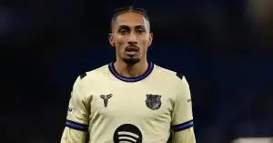 جدل داخل برشلونة قبل مواجهة نيوكاسل… رافينيا يقلب حسابات التشكيلة ويثير الشكوك حول مشاركة نجمين أساسيين