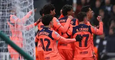 مفاجأة برشلونة في دوري الأبطال.. موهبة لاماسيا الجديدة تخطف الأضواء وتمنح هانسي فليك حلاً دفاعياً غير متوقع!