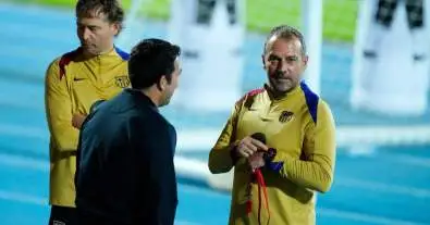 قرار صادم داخل برشلونة.. فليك يبلغ ديكو باستبعاد نجم الفريق نهائيًا بعد فشله في إقناع الجهاز الفني!