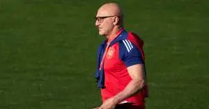 صدمة في برشلونة قبل كأس العالم.. 3 نجوم يتلقون رسالة قاسية من لويس دي لا فوينتي!