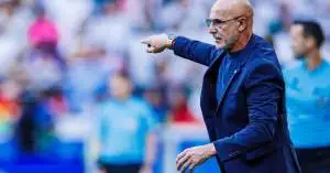 صدمة مدوية في منتخب إسبانيا.. لويس دي لا فوينتي يستبعد نجم برشلونة المتألق من مواجهة صربيا ويشعل الجدل!