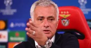 شرط صادم يهز ريال مدريد.. مورينيو يطلب الاستغناء عن 5 لاعبين بينهم نجمان لا يمكن المساس بهما ورد بيريز يشعل الجدل