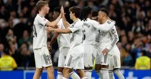 تمرد داخل ريال مدريد قبل الديربي.. نجم الفريق يضغط بقوة لفرض نفسه أساسيًا في قمة البرنابيو!