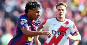 توتر خطير داخل برشلونة.. لامين يامال يتجاهل فليك بعد الاستبدال وأزمة صامتة تهدد غرفة الملابس!