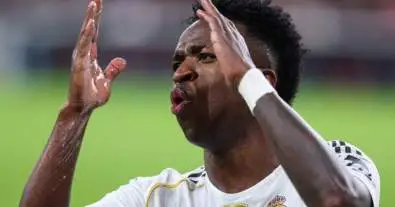 زلزال في ريال مدريد.. فينيسيوس على أعتاب الرحيل وصفقة مدوية تُغيّر هجوم الملكي!