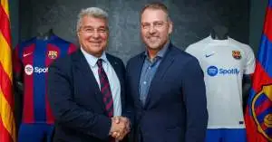 برشلونة يكشف مفاجأة كبرى.. لابورتا يحسم مصير فليك ويُفجر تصريحًا مثيرًا عن الصفقات!