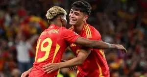 بيدري ولامين يامال يحاولان إقناع نجم إسبانيا بالتوقيع مع برشلونة!