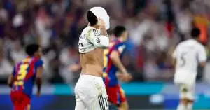 فرصة ذهبية لفليك.. كم مباراة تفصل برشلونة عن حسم الليغا بعد تعثر ريال مدريد أمام بيتيس؟