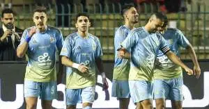 هذا ما يحتاجه الأهلي للتتويج بالدوري بعد فوز الزمالك على بيراميدز.. حسابات نارية حتى النهاية!