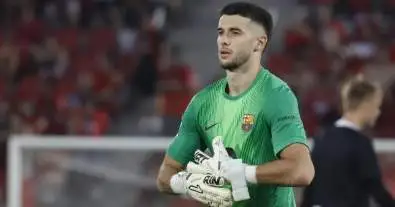 خوان غارسيا يفجّر مفاجأة داخل برشلونة… شكوك حول تراجع مستوى نجم بسبب “اتفاق سري” لمغادرته نهاية الموسم