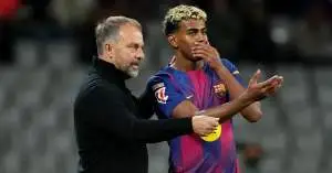 قرار حاسم في برشلونة: فليك يكتشف أزمة خطيرة بسبب لامين يامال ويغير الخطة بالكامل!