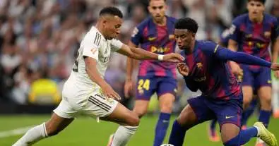 صدمة مدوية في الكلاسيكو.. سيناريو مهين يهدد ريال مدريد أمام غريمه التاريخي!