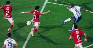 زلزال داخل الأهلي بعد السقوط أمام بيراميدز… مشادة نارية بين نجمي الفريق وتحقيق عاجل يهدد الاستقرار!