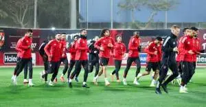 زلزال داخل الأهلي.. 5 قرارات كارثية تُهدي الدوري للزمالك وتحرك عاجل لتغيير المدرب!