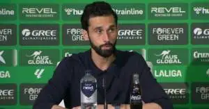 أربيلوا يحمّل هذا الشخص مسؤولية التعثر أمام بيتيس ويشعل الجدل في ريال مدريد!