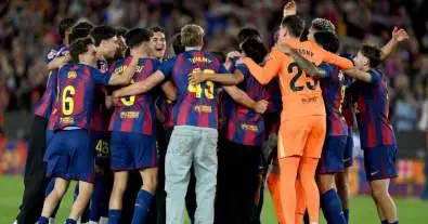 برشلونة يُسقط ريال مدريد ويحسم الليغا.. أرقام تاريخية لفليك وإشادة خاصة بثنائي أشعل الكلاسيكو!