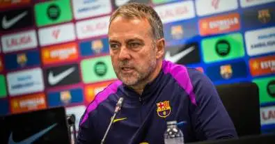 هانسي فليك يفاجئ الجميع برسالة مرعبة عن نجم ريال مدريد قبل الكلاسيكو: “الأفضل في العالم بلا جدال!”