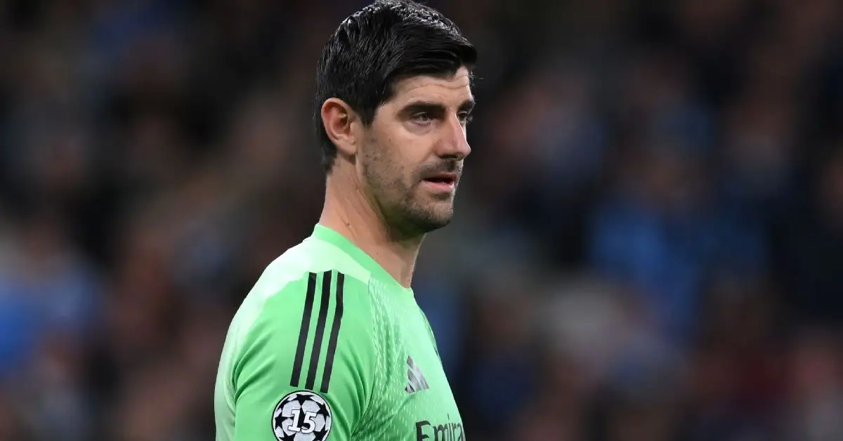 كورتوا ينفجر غضبًا بعد الكلاسيكو.. تصرف صادم من نجم ريال مدريد يشعل غرفة الملابس!