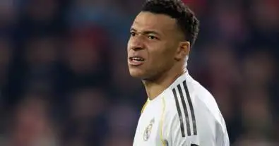 مبابي يخرج عن صمته بعد سقوط ريال مدريد أمام برشلونة ويشعل الجدل برد فعل غير متوقع!