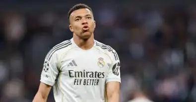 مفاجأة مدوية داخل ريال مدريد.. مبابي يطالب برحيل أحد أهم نجوم الجيل الحالي ويشعل أزمة كبرى داخل غرفة الملابس!